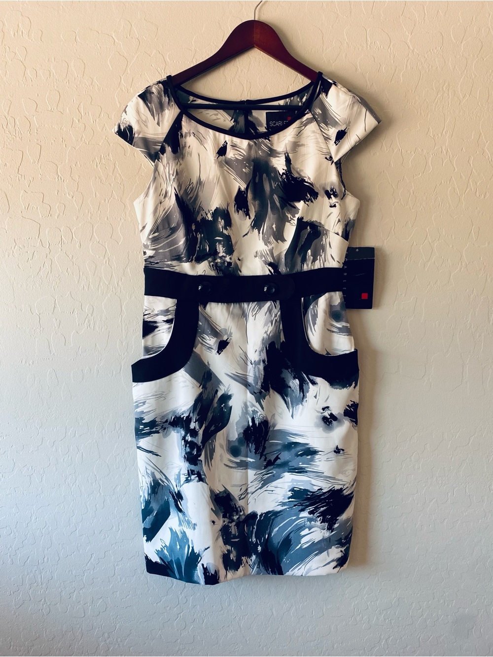 NWT Scarlett Abstract Brushstroke Sheath Dress Size 8 Cap Sleeve Pockets Chic